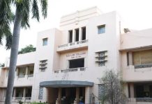 पुण्याच्या ILS लॉ कॉलेजच्या आणखी विद्यार्थ्यांनी ‘जादा फी’ परत मागितली आहे.