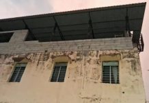 सातारा जिल्ह्यात मुसळधार पाऊस आणि वाऱ्यामुळे झेडपी शाळेची भिंत कोसळून ६५ वर्षीय महिलेचा मृत्यू झाला.